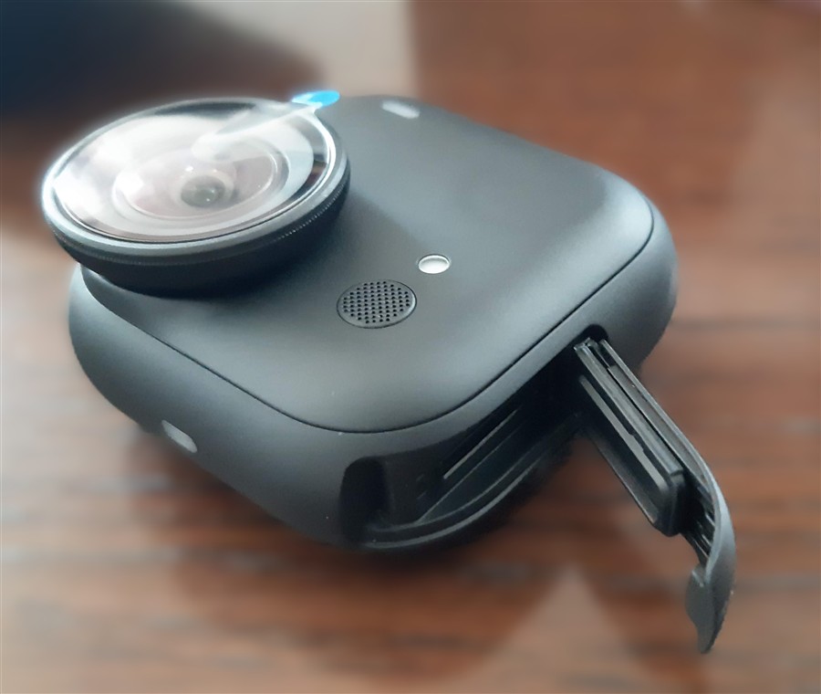 Insta360 GO Ultra 本体